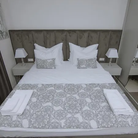 Adriatic Pearl 2 Apartment *
