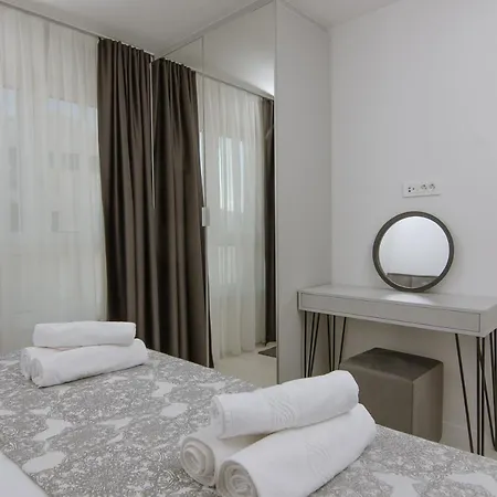 Adriatic Pearl 2 Apartment *